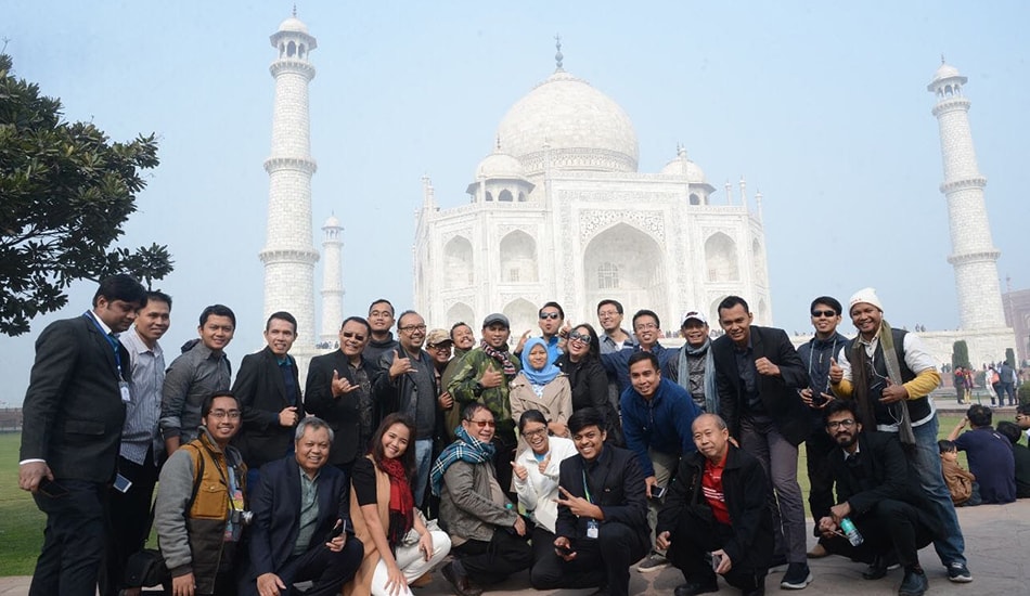 Delegation to Taj Mahal -Smile Travels 